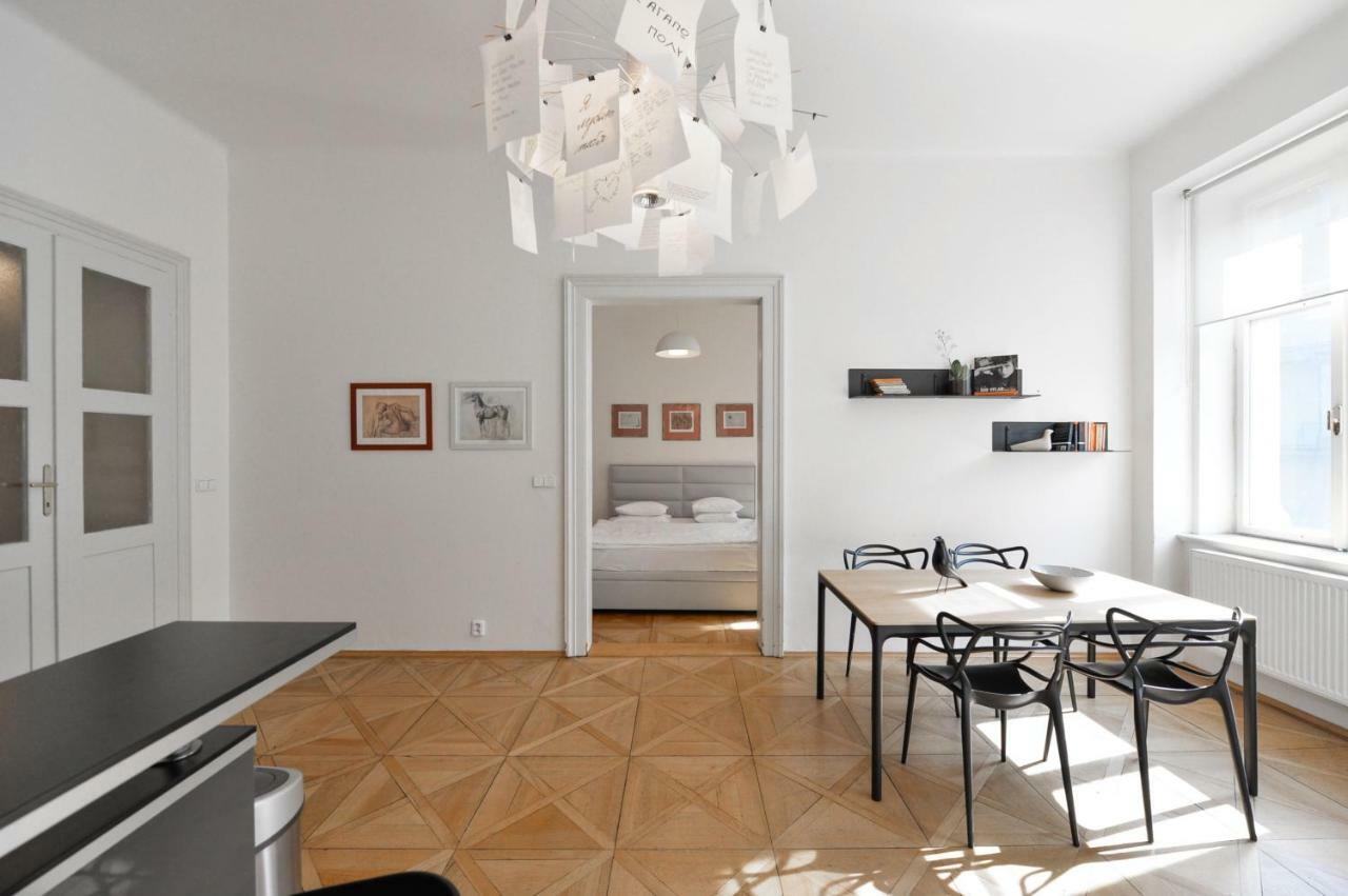 Kafka'S Head Apartment Prague Exterior photo